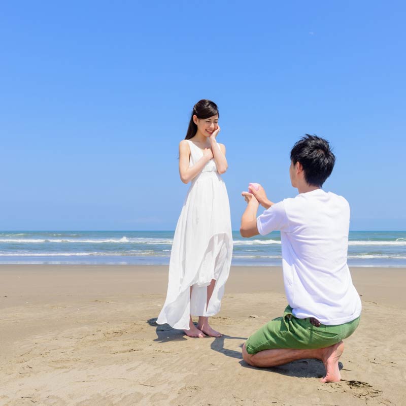 婚約指輪にまつわる疑問を解消 プロポーズでひざまずくポーズをする理由 静岡の結婚指輪と婚約指輪 Kitagawa Bridal