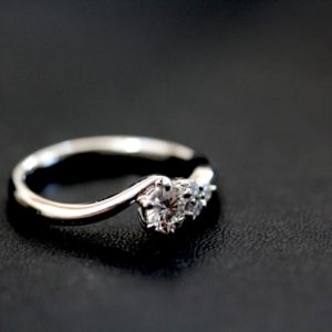 婚約指輪の美しさを保つ方法