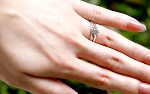 ダイヤモンドを大きく見せる婚約指輪