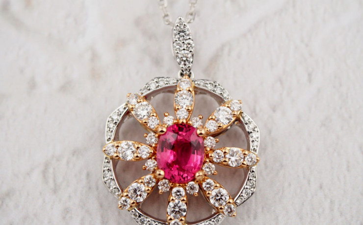 ピンクスピネルとダイヤモンドのペンダントネックレス