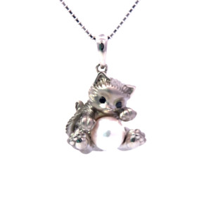 K18WGパール 猫に真珠 ペンダントネックレス