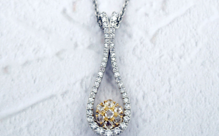 ダイヤモンドのペンダントネックレス